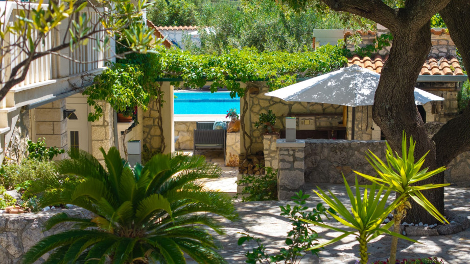 The property features 314 sqm of usable space divided into three apartments.