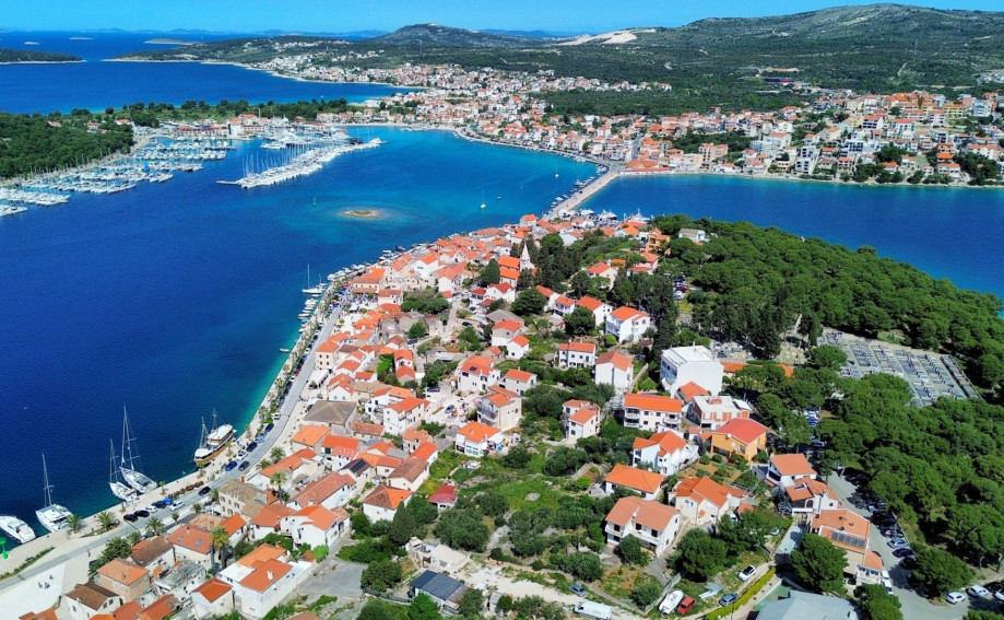 The charming town of Rogoznica is located just 12 km away from the villa.