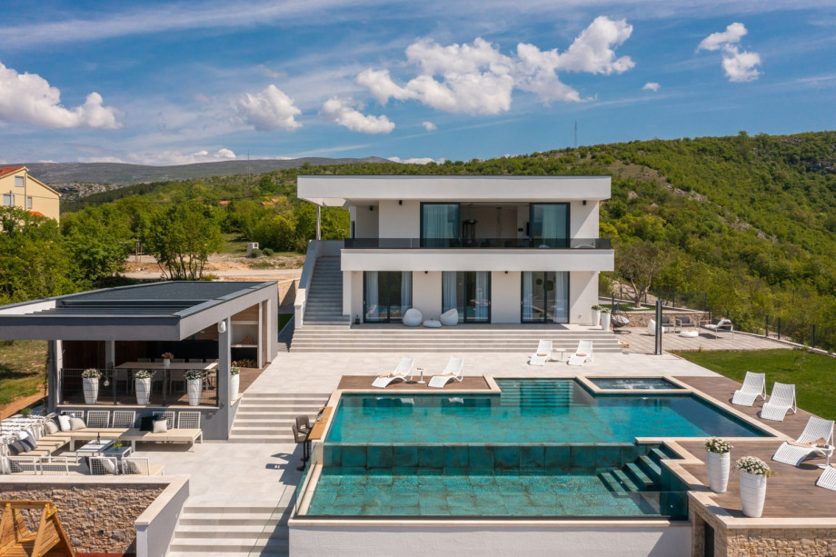 Villa Arya