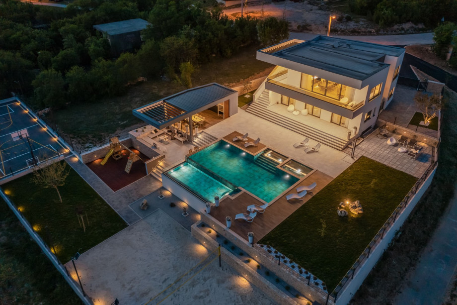 The whole area, the same as Villa Arya offers a lot of possibilities to make your holidays more interesting