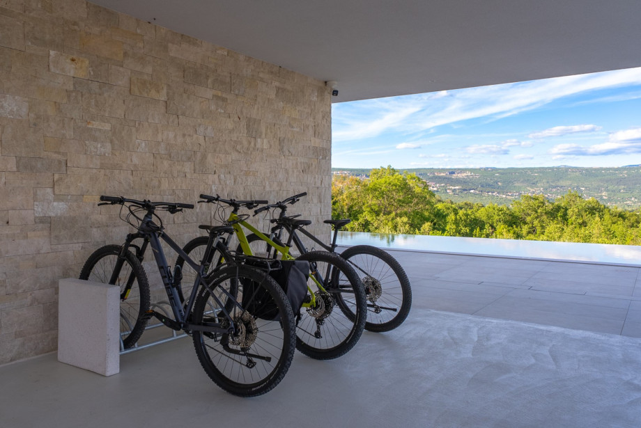 Bicycles are available for guest use, allowing you to explore the surrounding area and scenic routes at your own pace.