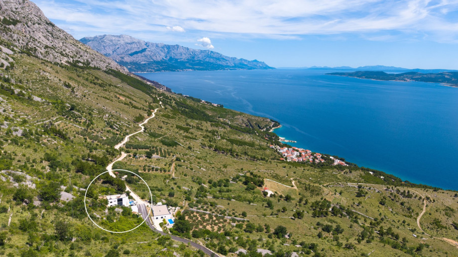 Charming property that offers stunning views of the sea, islands, and mountains