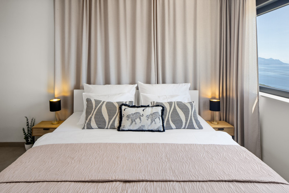 Bedroom No. 1 (18 sqm): Features a king-size bed (180 cm x 200 cm), a TV, A/C, and panoramic sea and island views.