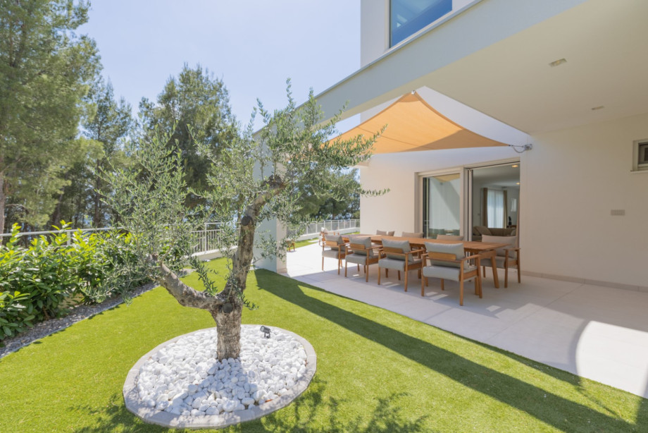 Die Seaview Villa C verbindet nahtlos hochwertige Ausstattung mit einer idyllischen Naturkulisse und ist somit ein idealer Rückzugsort für anspruchsvolle Gäste