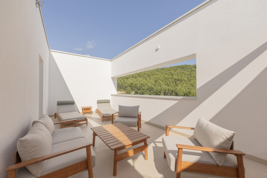 The open-plan living areas are ideal for family gatherings or group retreats, seamlessly blending luxury with spa-like amenities