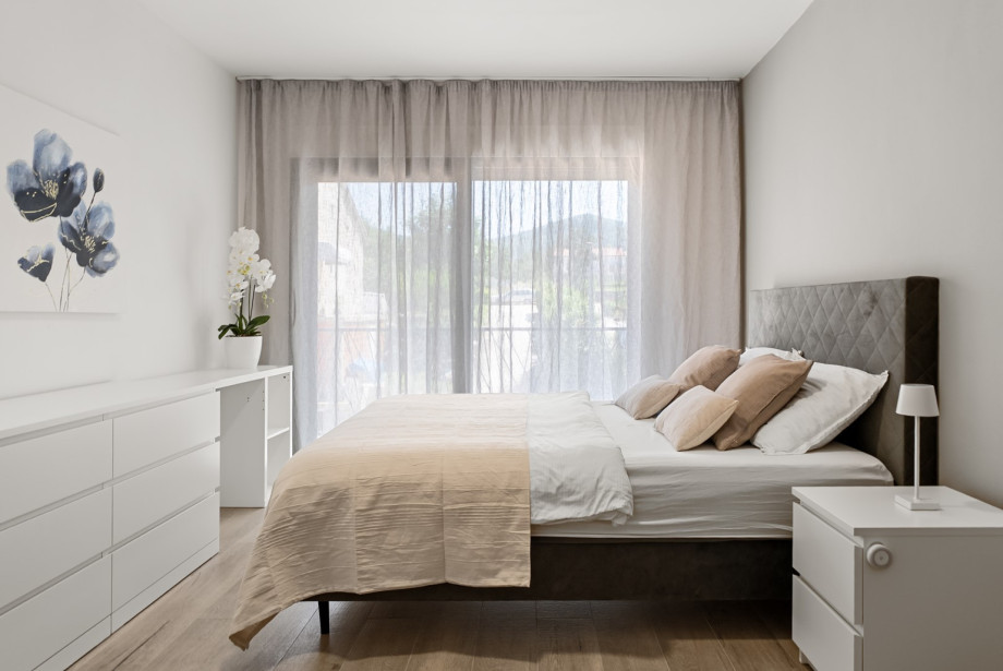 Bedroom 3 is also 15 sqm and features a queen-size bed, a sofa that opens into a 140 x 190 cm bed.