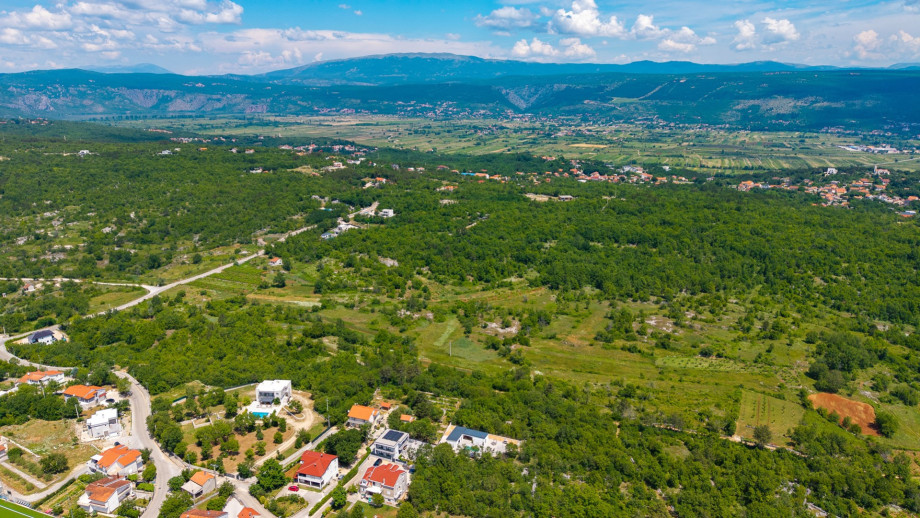 Breathtaking natural surroundings and sound of bird song for relaxing vacation