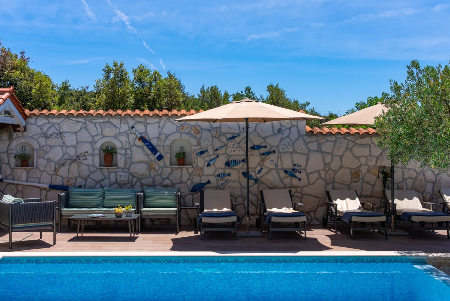 Enjoy the sun deck, equipped with 14 lounge chairs and an outdoor shower.