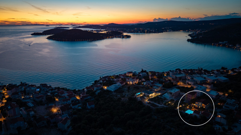 Conveniently situated only 450 meters from the beach and 1.5 km from restaurants.