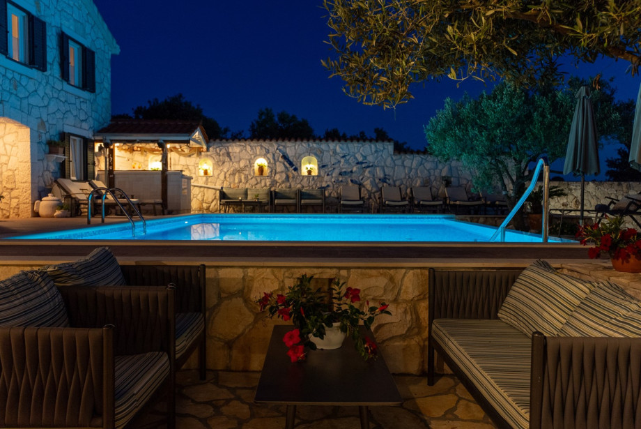 Private 48 sqm swimming pool at the pool level with a no-chlorine system.