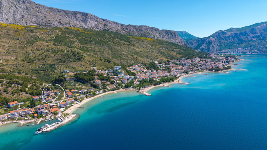 Only 90 meters away from the beautiful sandy beaches of Duće, within walking distance of restaurants, bars, mini markets,