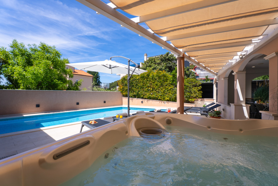 An outdoor covered Jacuzzi for 6 pax