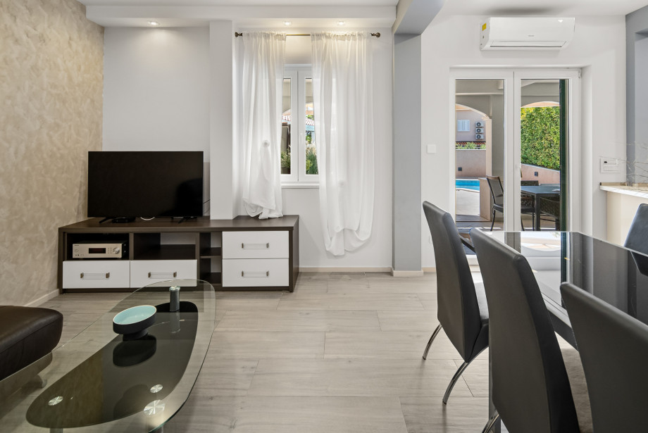The ground floor offers: a living and dining room with TV, A/C, free WiFi,  play console PS4