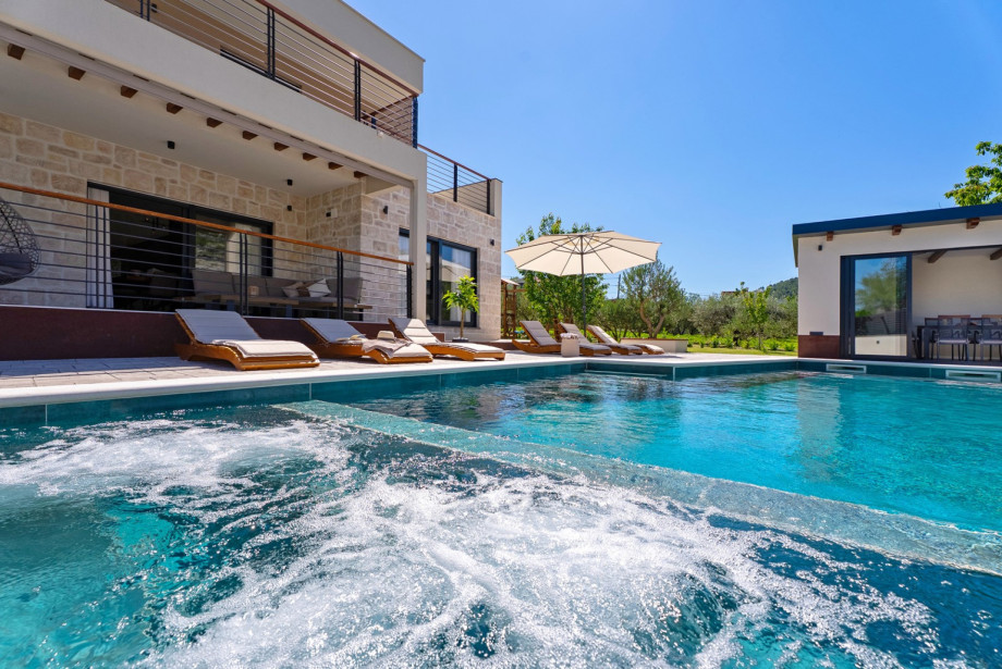 Enjoy the gentle hydromassage section in your private pool, designed for ultimate relaxation.