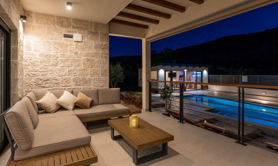 Relax in the outdoor paradise with comfortable sun loungers and a cosy lounge corner under the stars.