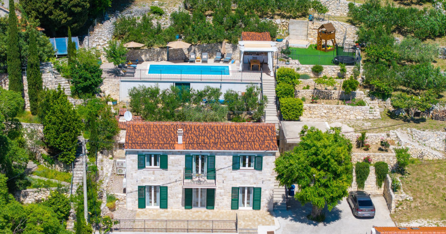 Beautiful stone Villa. 
Your home away from home