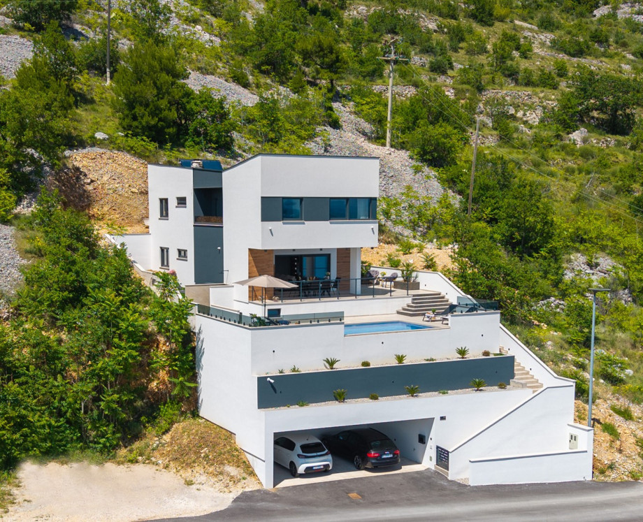 Villa EBS-Heated Pool, 4 bedrooms, 4 bathrooms—Perfect for Families and Couples Alike