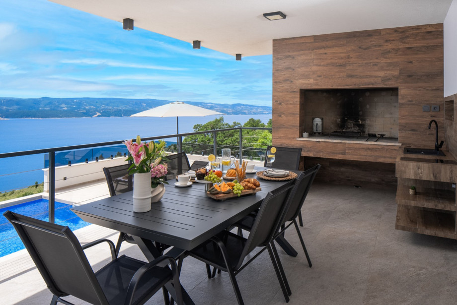 Barbecue facilities (woods and charcoal), making it the perfect spot for enjoying family meals