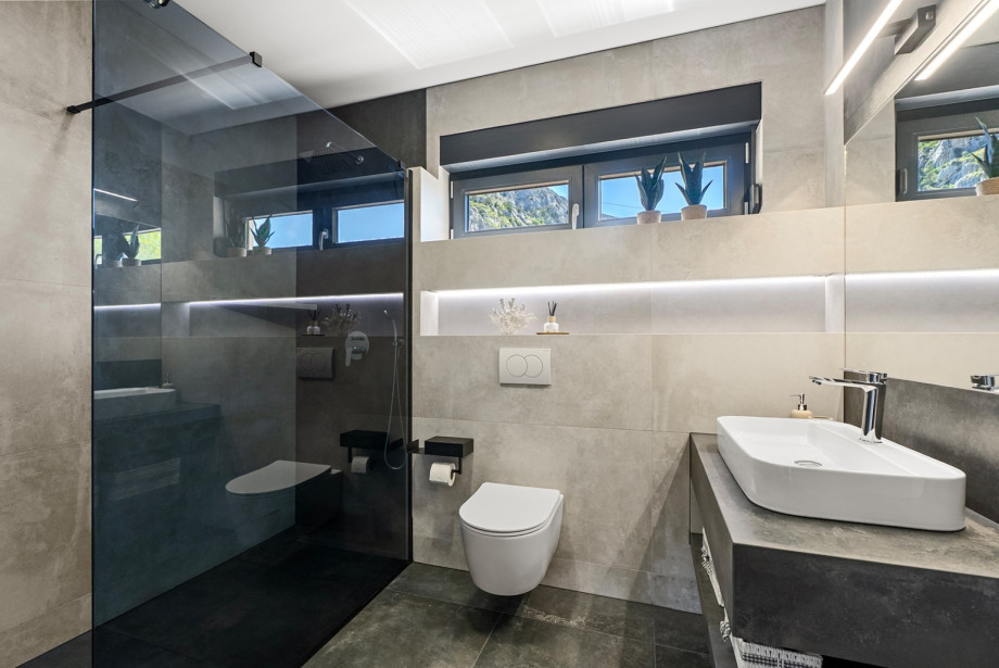 En-suite with a shower for bedroom No.3