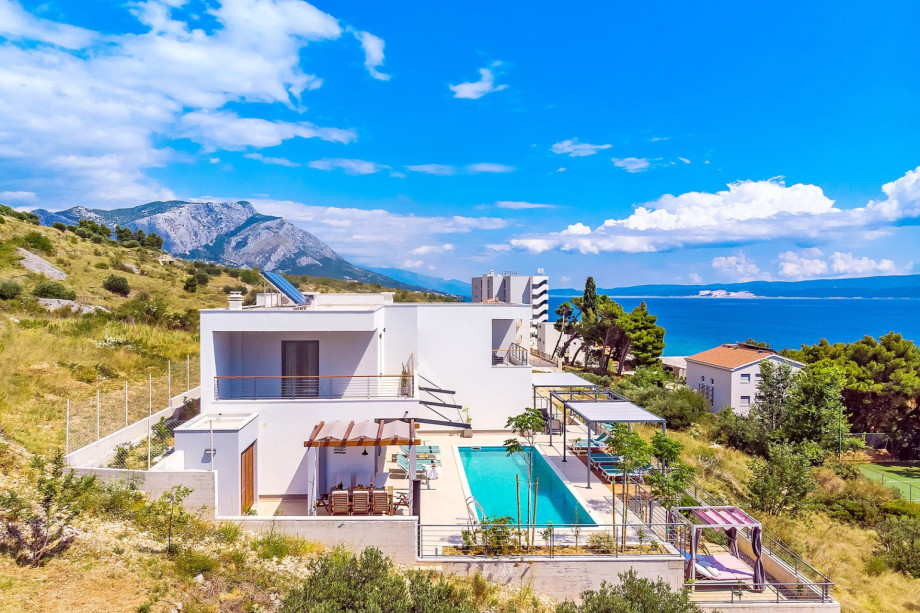 Villa with two heated pools, indoor and outdoor