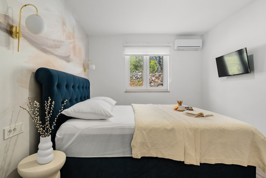 Schlafzimmer 1 ist 30 m2 groß und bietet ein Queen-Size-Bett sowie ein En-Suite-Bad.