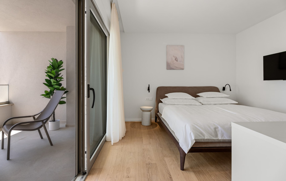 Bedroom No.3 features a 15.5 sqm layout with a comfortable king-size bed.
