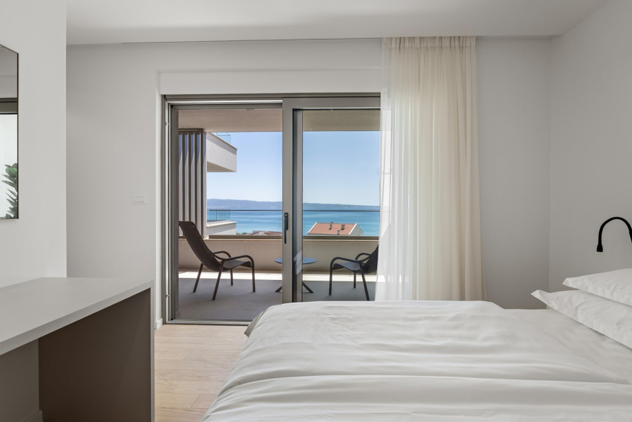 Fully air-conditioned room ensures a cool and comfortable sleep.
