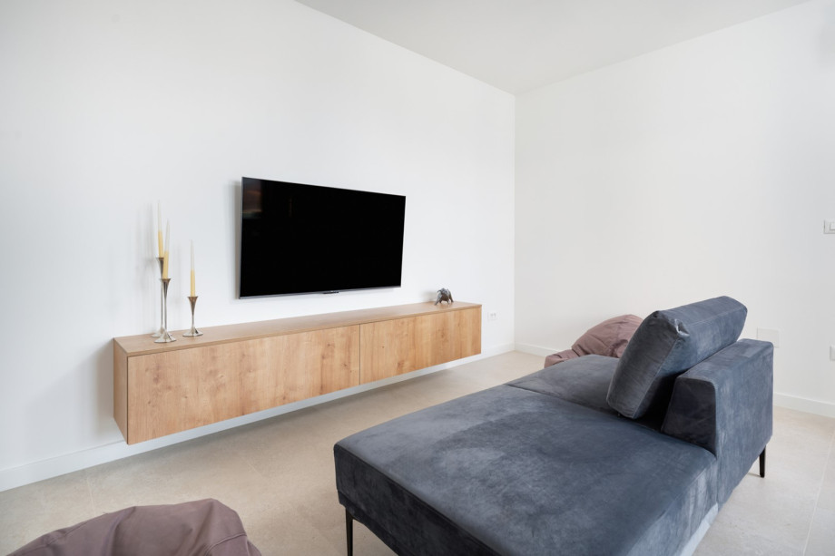 Media room spans 16 sqm and is equipped with a PlayStation 5 console.