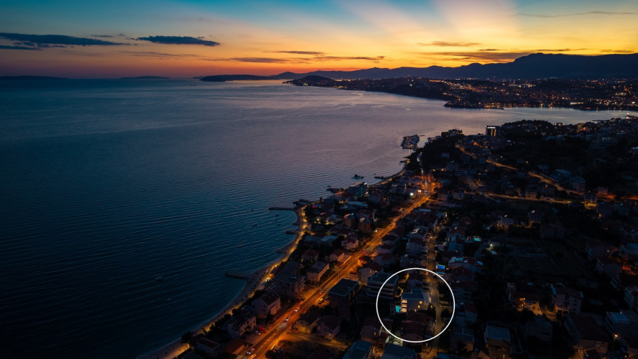 Ideally positioned 10 km from historic Split and 15 km from Omiš and the Cetina River.