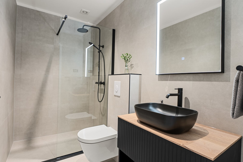 Bedroom No.2 comes with its own private en-suite bathroom featuring a walk-in shower.