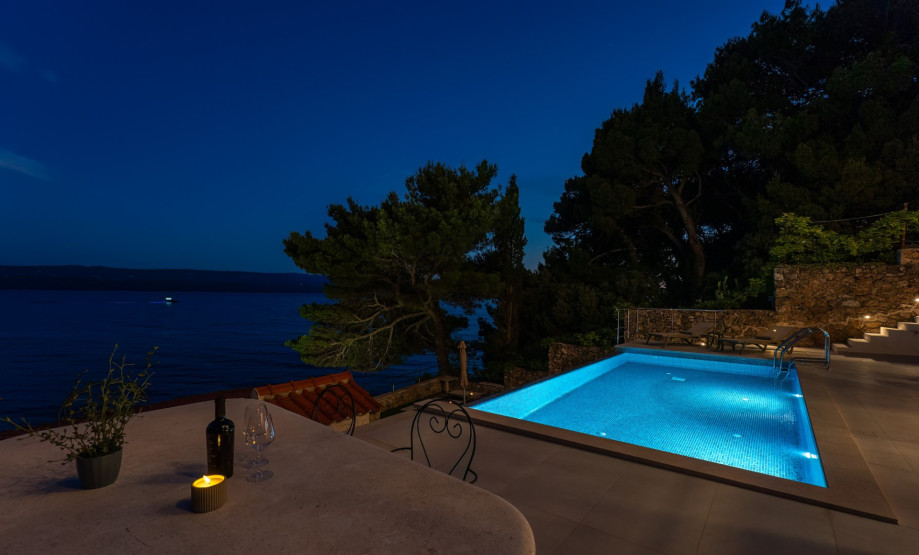 An electrolytic filtering system treats the pool water so it is gentle on the skin.