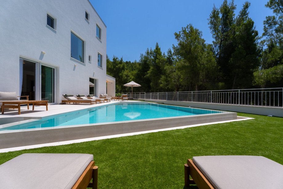 Come and taste the unspoiled and easy way of living in the Dalmatia