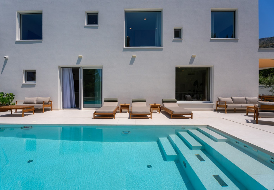 Seaview Villa C seamlessly combines high-end furnishings with an idyllic natural setting, making it an ideal getaway for discerning guests