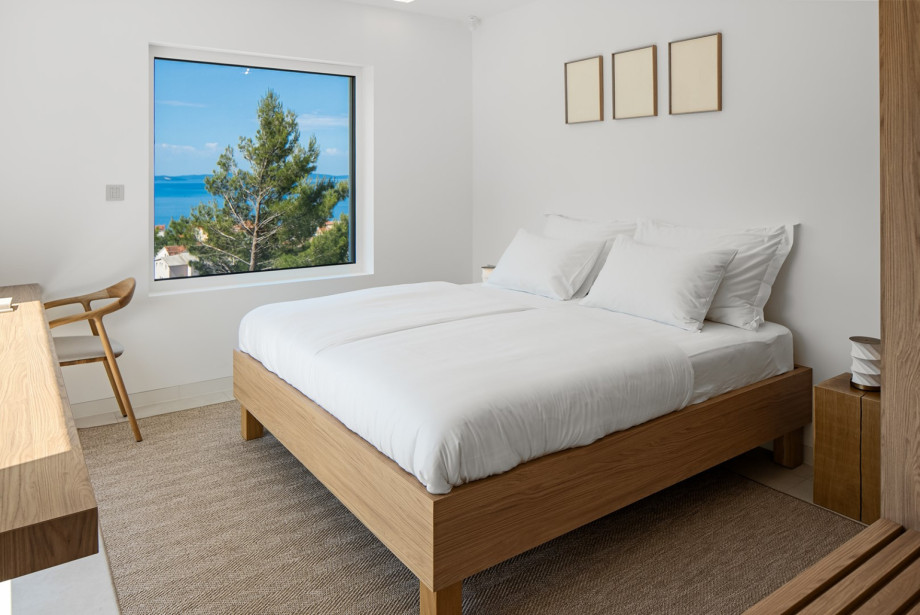 Bedroom No4 with king-size bed 180 x 200cm offers a TV, and an A/C
