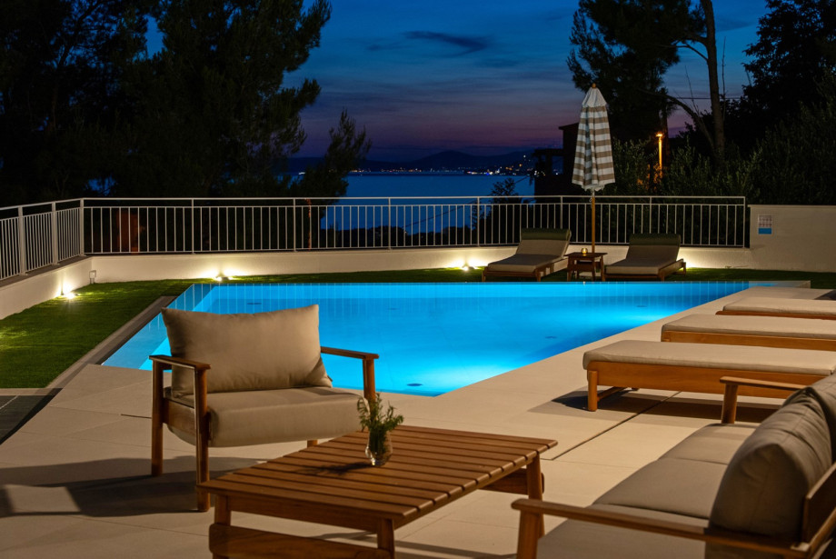 The open-plan living areas are ideal for family gatherings or group retreats, seamlessly blending luxury with spa-like amenities