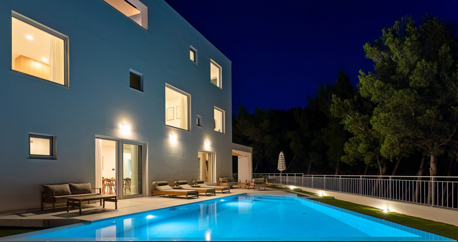 Spacious outdoor terraces and peaceful lounge areas invite you to unwind and soak in the Mediterranean sun throughout the day