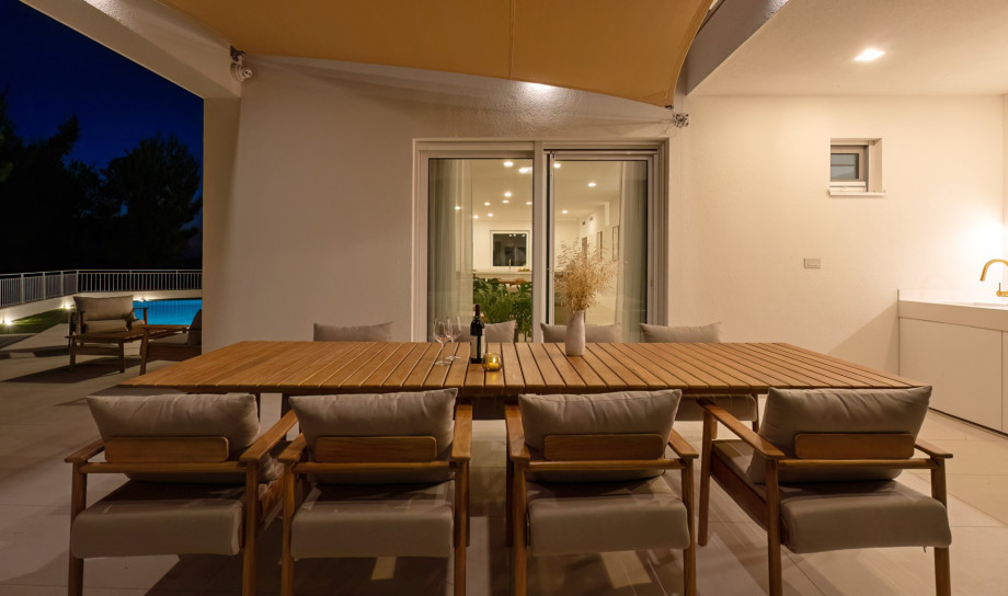 Relax and enjoy a glass of wine on hot summer evenings