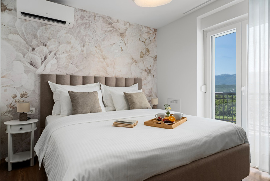 Bedrooom No. 1 has a king size bed measuring 180cm x 200 cm,
