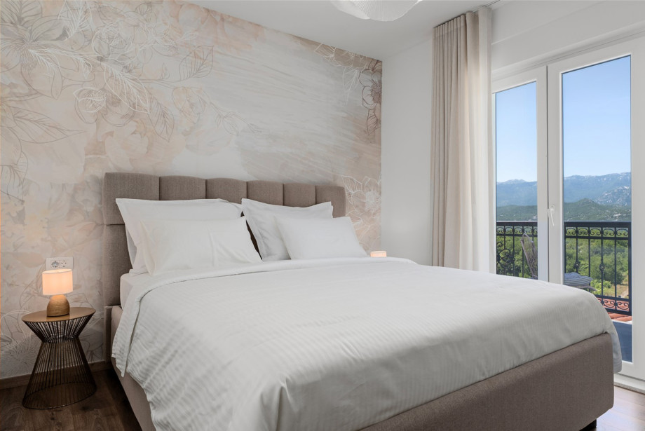 Bedroom No. 2 has a king size bed measuring 180 cm x 200 cm,