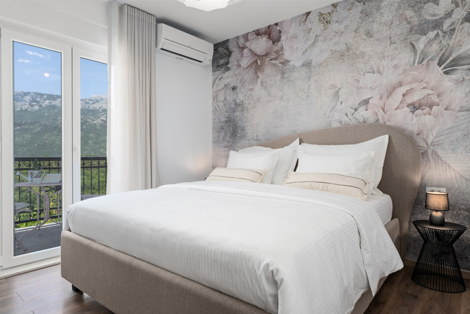 Bedroom No. 3 has a king size bed measuring 180 cm x 200 cm,