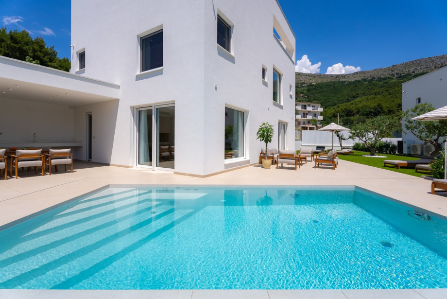 NEU! Villa A: Ihr luxuriöser Rückzugsort in den ruhigen Hügeln von Podstrana.