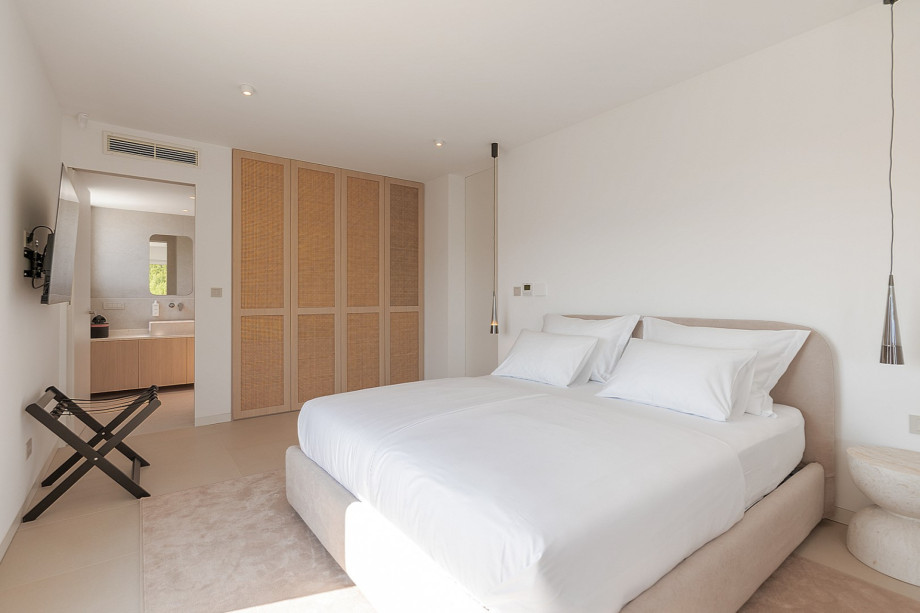 Schlafzimmer Nr. 1 bietet außerdem einen Fernseher und eine Klimaanlage