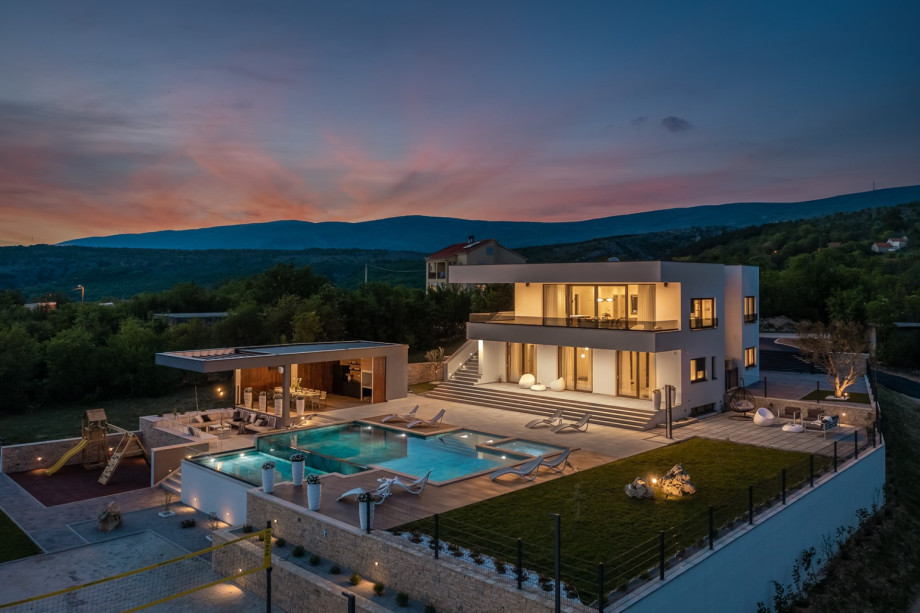 Enjoy the beauty of the countryside as well as stunning views of the valley and Cetina river