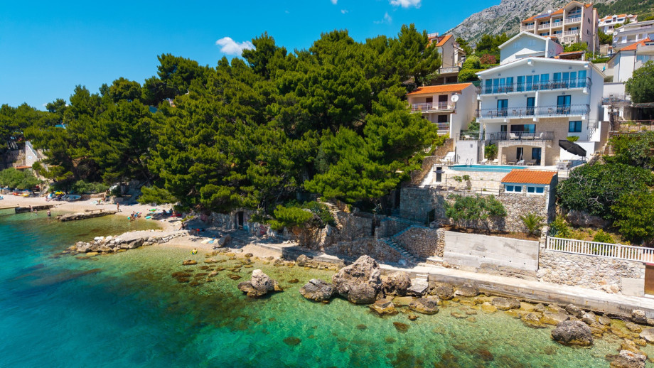 Die fantastische Lage direkt am Strand bietet die Villa nur 15 Meter vom Meer entfernt.