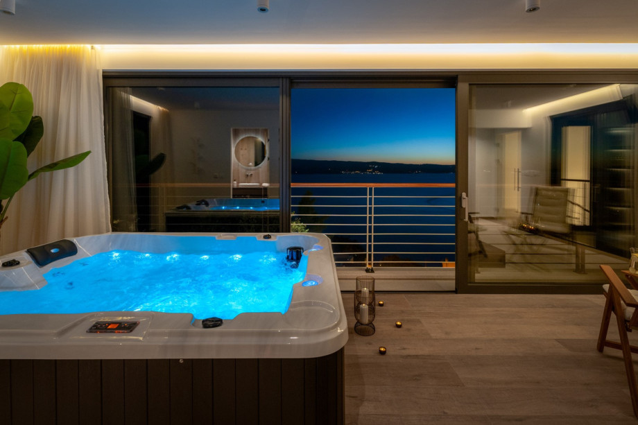 Very elegant and very luxuriously furnished villa La Mirada