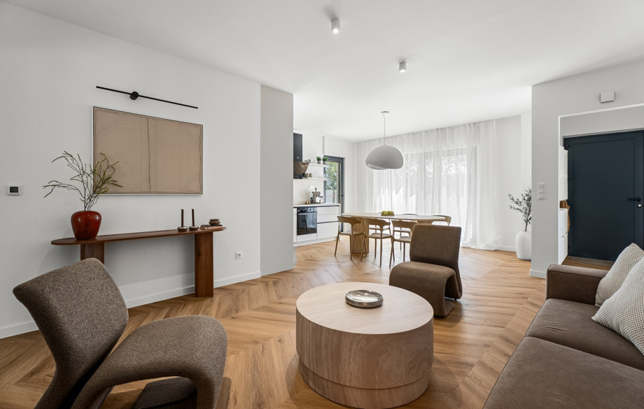 From the main entrance you are entering into a main open-plan, air conditioned living/dining area (37 sqm)