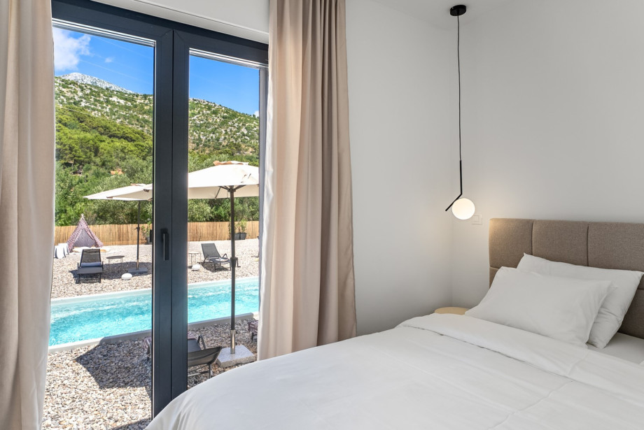 Bedroom No1 (12 sqm) features a queen-size bed (160 x 200 cm)