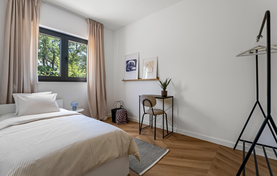 Bedroom No3 (9 sqm) also includes a single bed (90 x 200 cm) with a pull-out bed (85 x 190 cm)