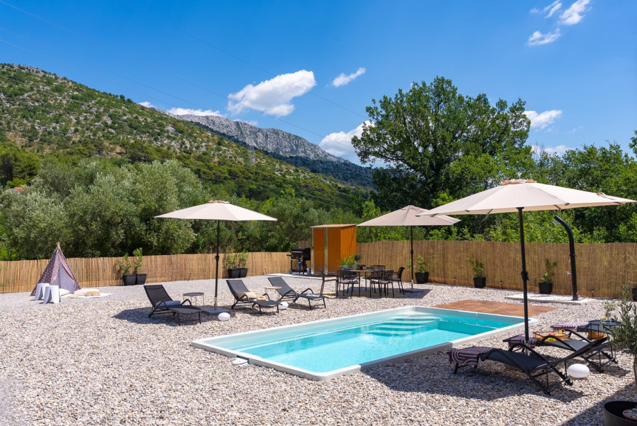 Come to Villa Three Olives and spoil yourself during a well-deserved vacation at this charming location