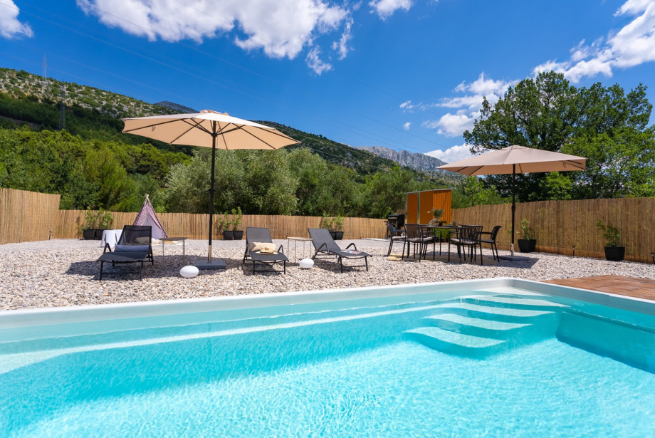 Breathtaking natural surroundings and sound of bird song for relaxing vacation